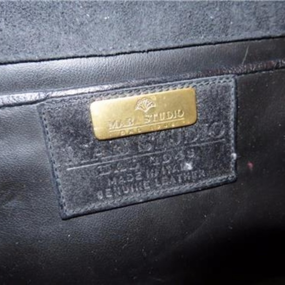 MAB STUDIO BLACK  EMBOSSED PATENT LEATHER BAG** - Picture 4 of 6